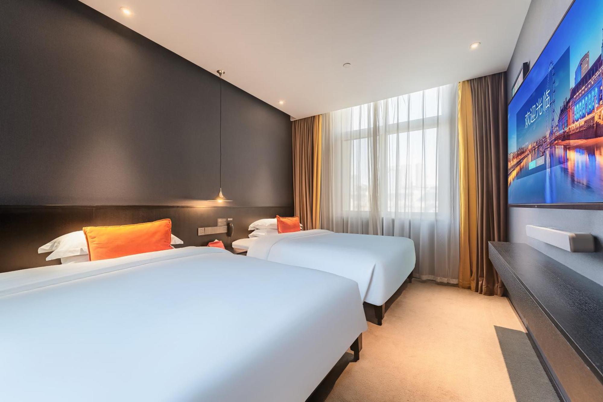 Hesu Designer Hotel & Suites -Near Xi'An Drum Tower And Yongning Gate -Free Laundry Luggage Storage -Kitty Cafe With Freshly Ground Coffee -24H Front Desk -English Service מראה חיצוני תמונה